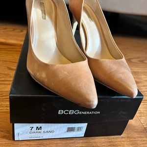 BCBGeneration leather pump dark sand 7